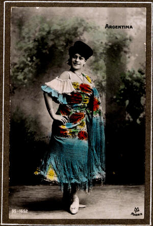 Con sombrero calañés y mantón estampado